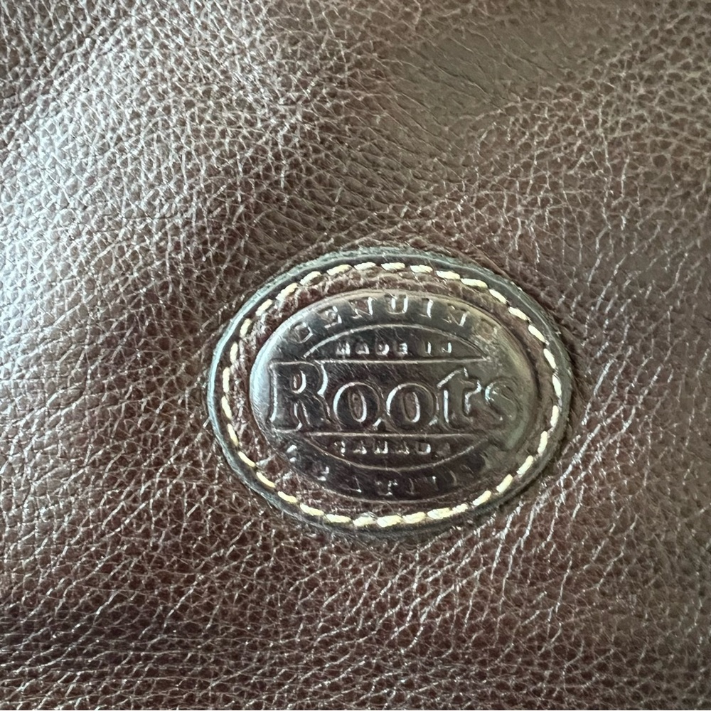 ROOTS Vintage Chocolate Brown Crossbody Leather Bag - Picture 5 of 11